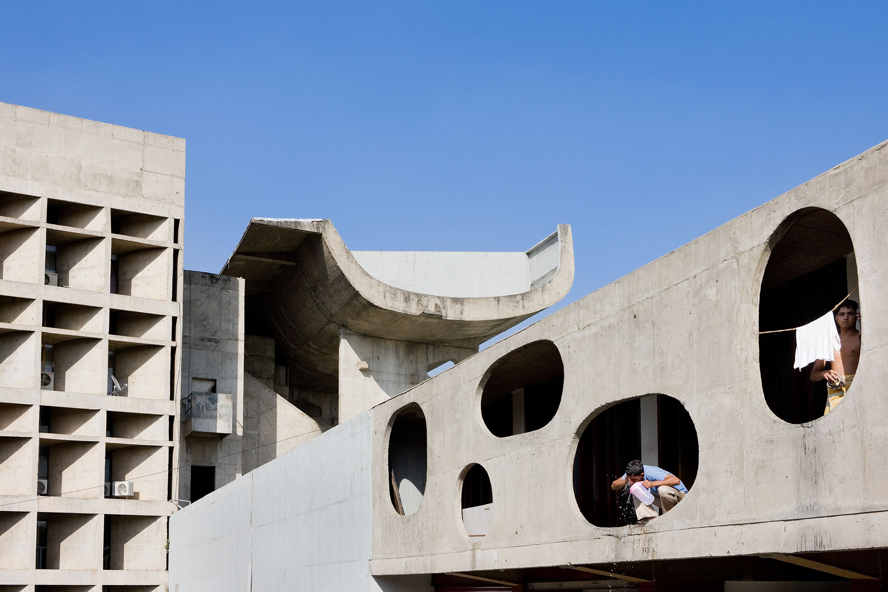 Book: Living with Modernity: Brasilia-Chandigarh | Iwan Baan 