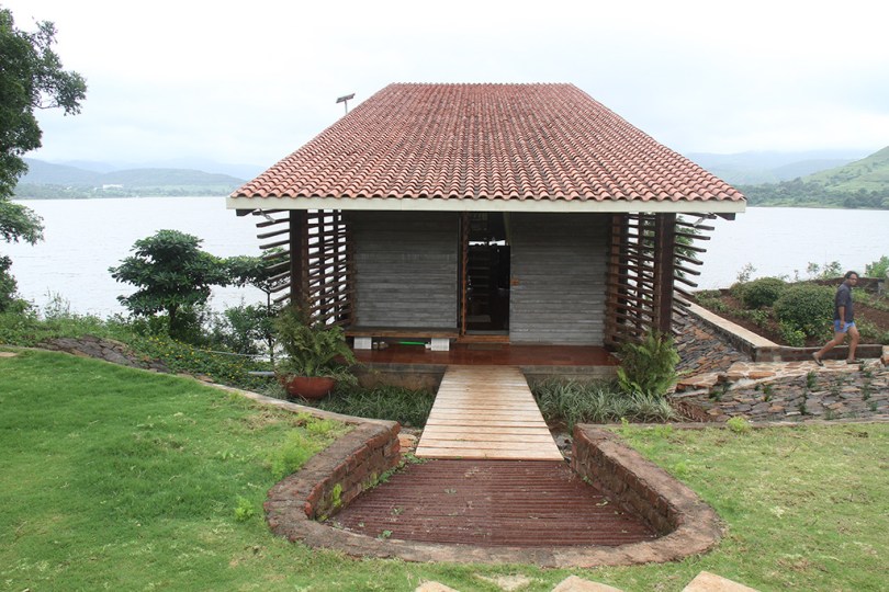 Entrance, Eye on the Lake, Shabbir Unwala, Khadakwasla, architecture, India